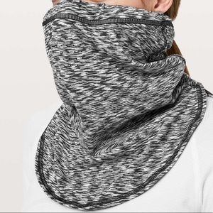 lululemon NWT Cross Chill Run Neckwarmer